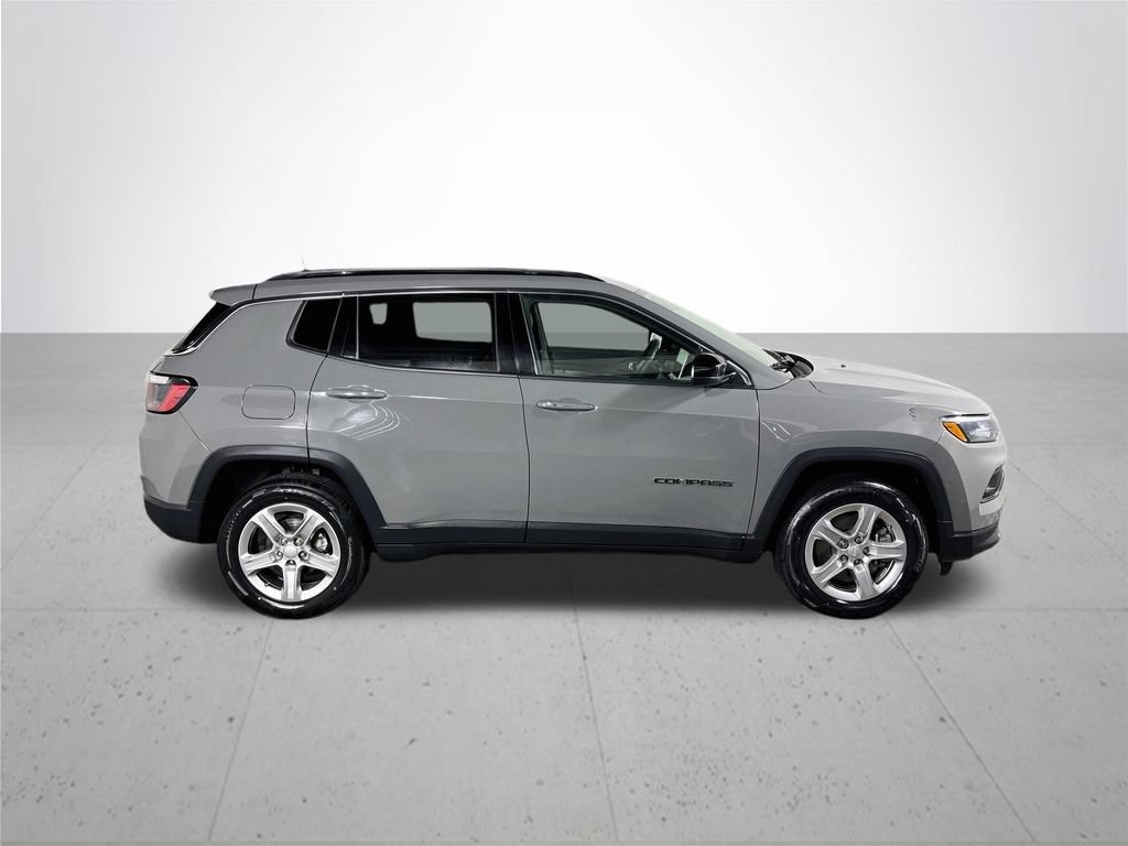 Used 2023 Jeep Compass Latitude w/ Convenience Group AWD/4WD image 5