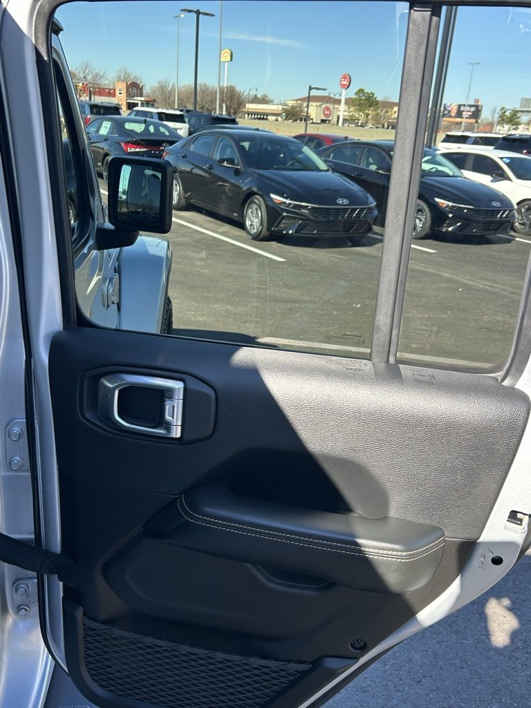 Used 2024 Jeep Wrangler Sahara image 17
