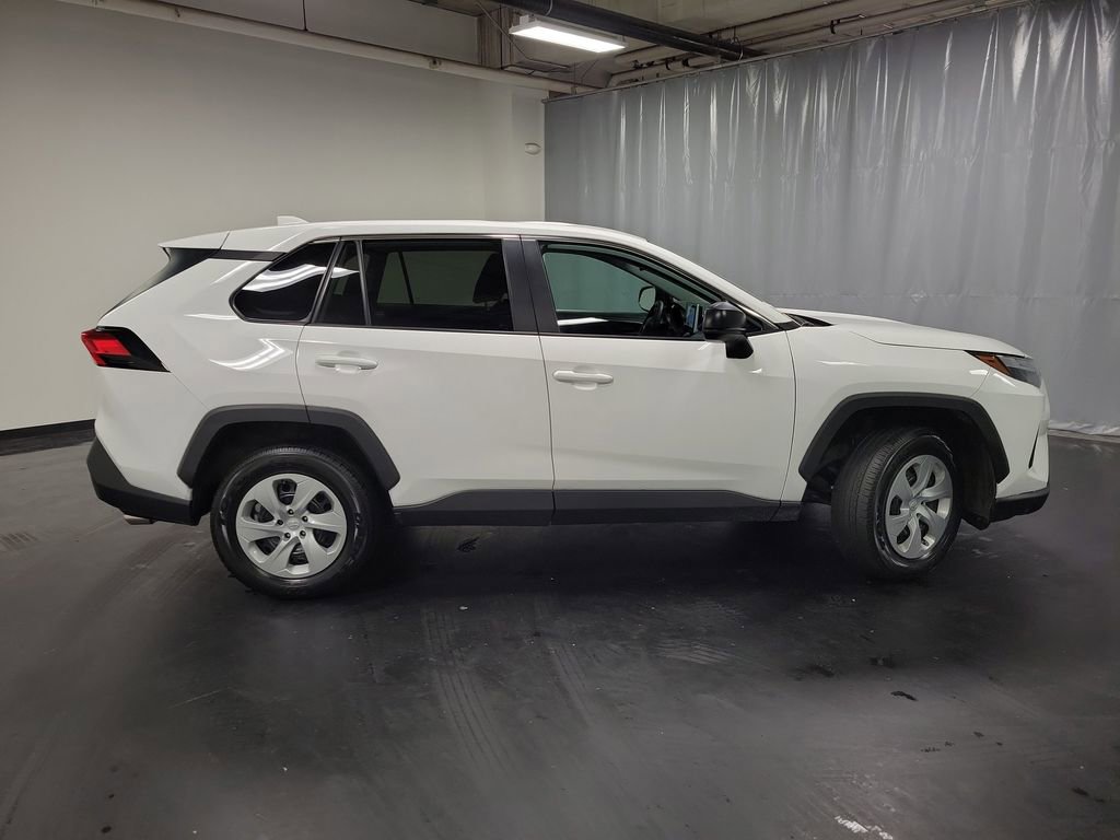 Used 2023 Toyota RAV4 LE image 9