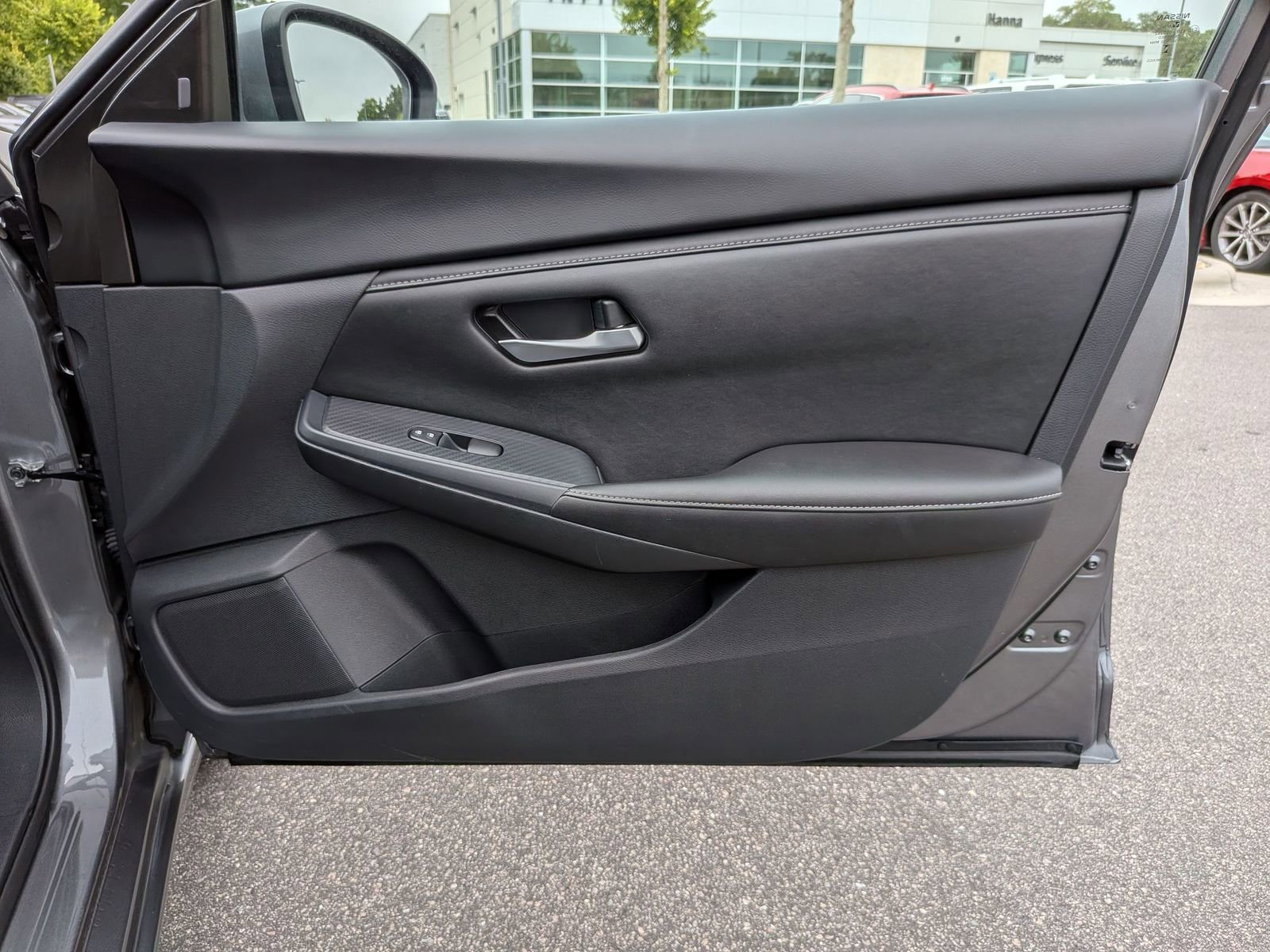 Used 2024 Nissan Sentra SV FWD image 33