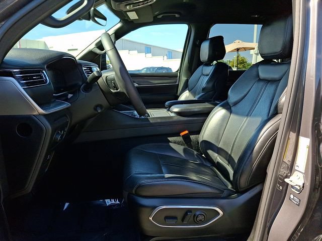 Used 2024 Jeep Wagoneer L Series III w/ Flexible Seating Group AWD/4WD image 16