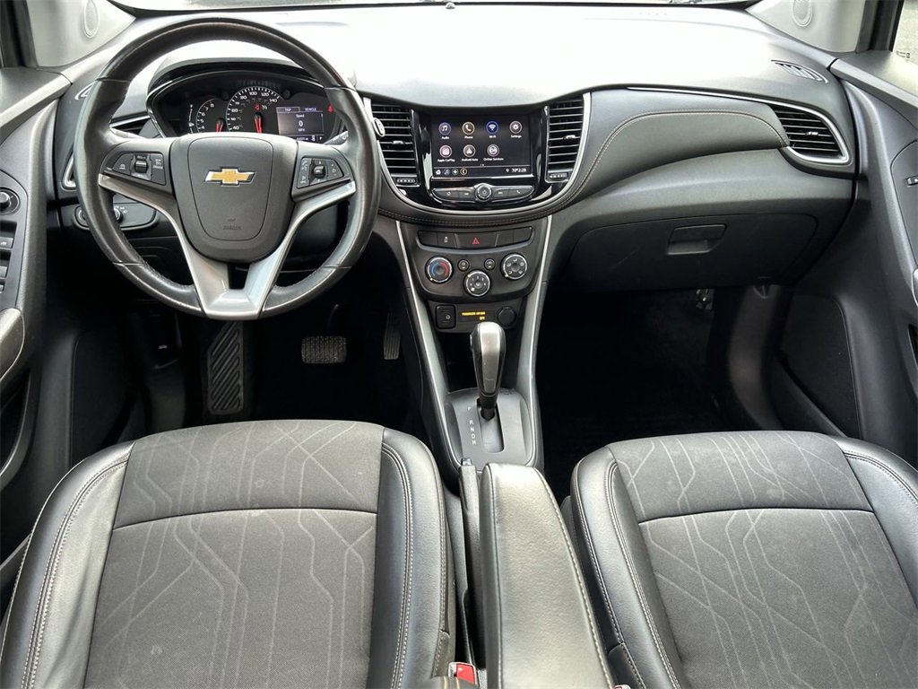 Used 2020 Chevrolet Trax LT w/ LT Convenience Package image 3