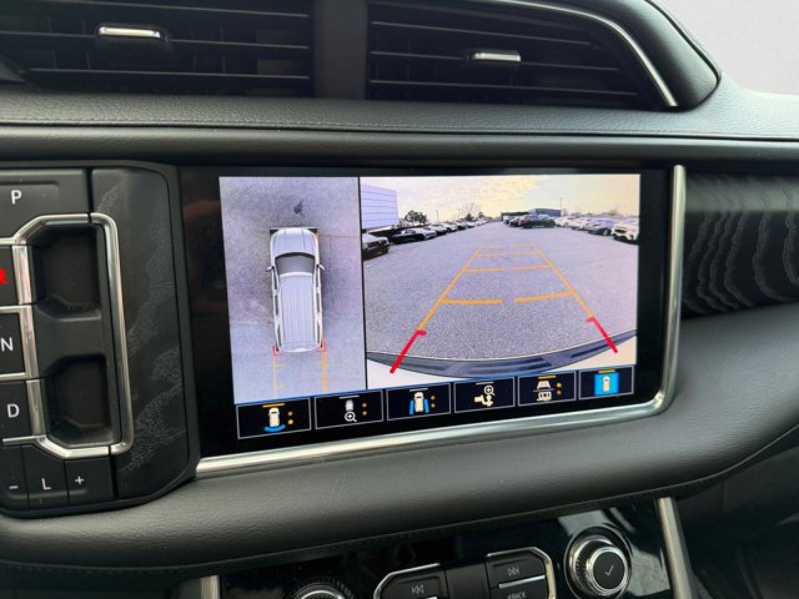 Used 2021 GMC Yukon Denali w/ LPO, Illumination Package AWD/4WD image 17