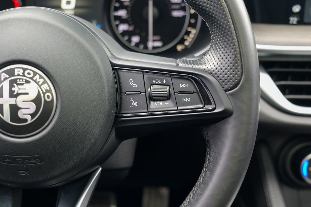 Used 2022 Alfa Romeo Stelvio Ti image 47