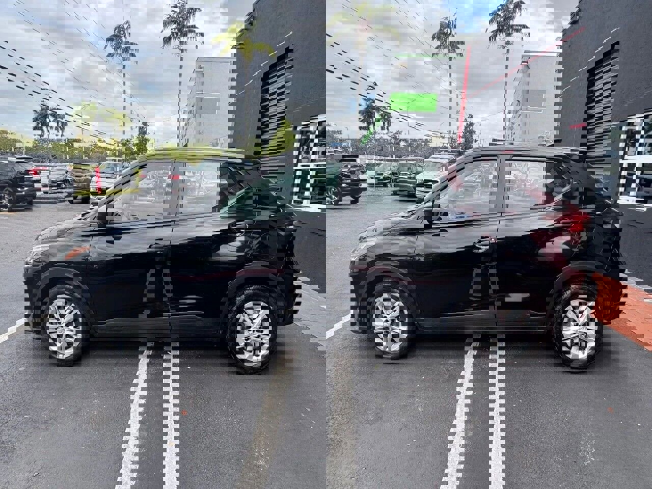 Used 2021 Nissan Kicks S image 4