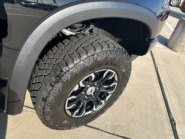 Used 2025 Chevrolet Silverado 1500 ZR2 w/ Technology Package AWD/4WD image 17