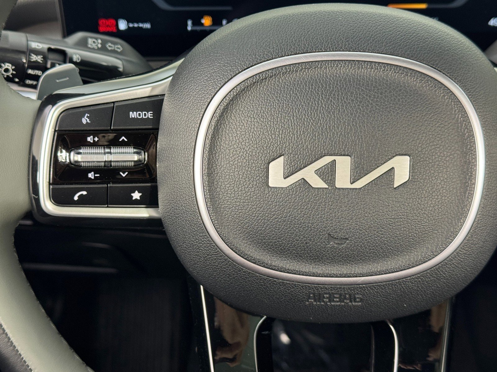 Used 2025 Kia Sorento SX Prestige w/ Sage Leather Package image 22