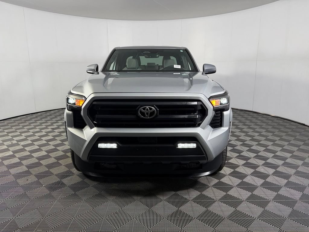 Used 2025 Toyota Tacoma SR5 AWD/4WD image 11