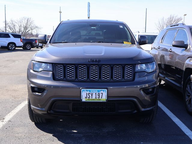 Used 2020 Jeep Grand Cherokee Altitude image 2