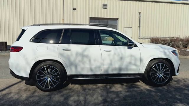 Used 2025 Mercedes-Benz GLS 580 4MATIC image 3