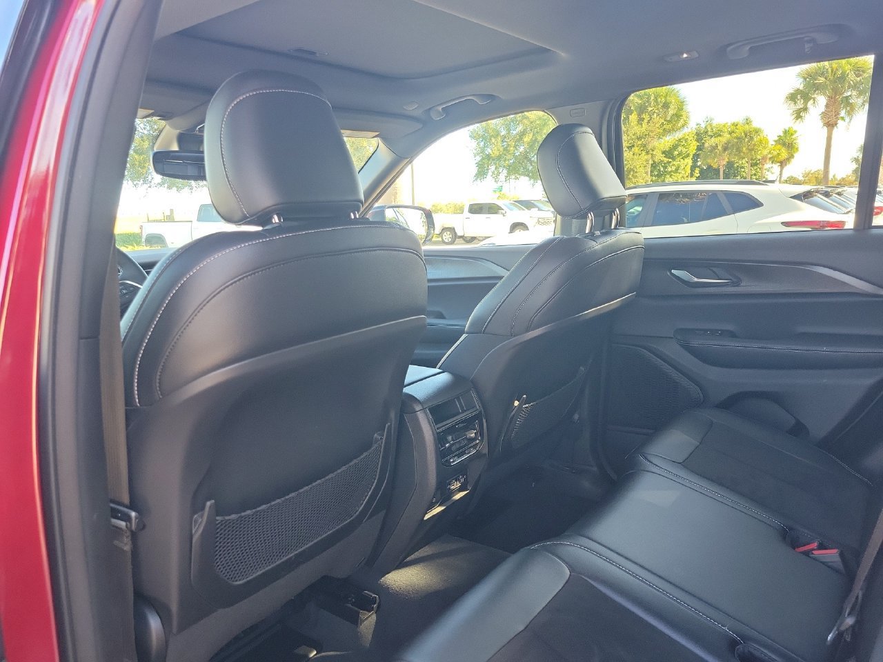 Used 2023 Jeep Grand Cherokee Altitude AWD/4WD image 11
