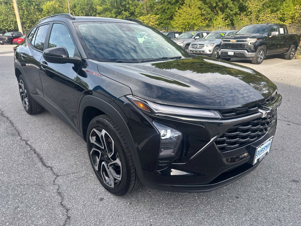 Used 2024 Chevrolet Trax RS FWD image 3