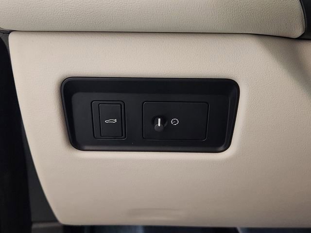 Used 2024 Jaguar XF R-Dynamic SE image 21