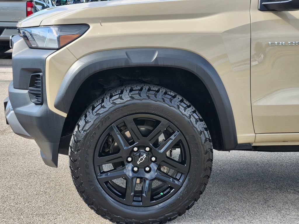 Used 2024 Chevrolet Colorado Trail Boss w/ Technology Package AWD/4WD image 9