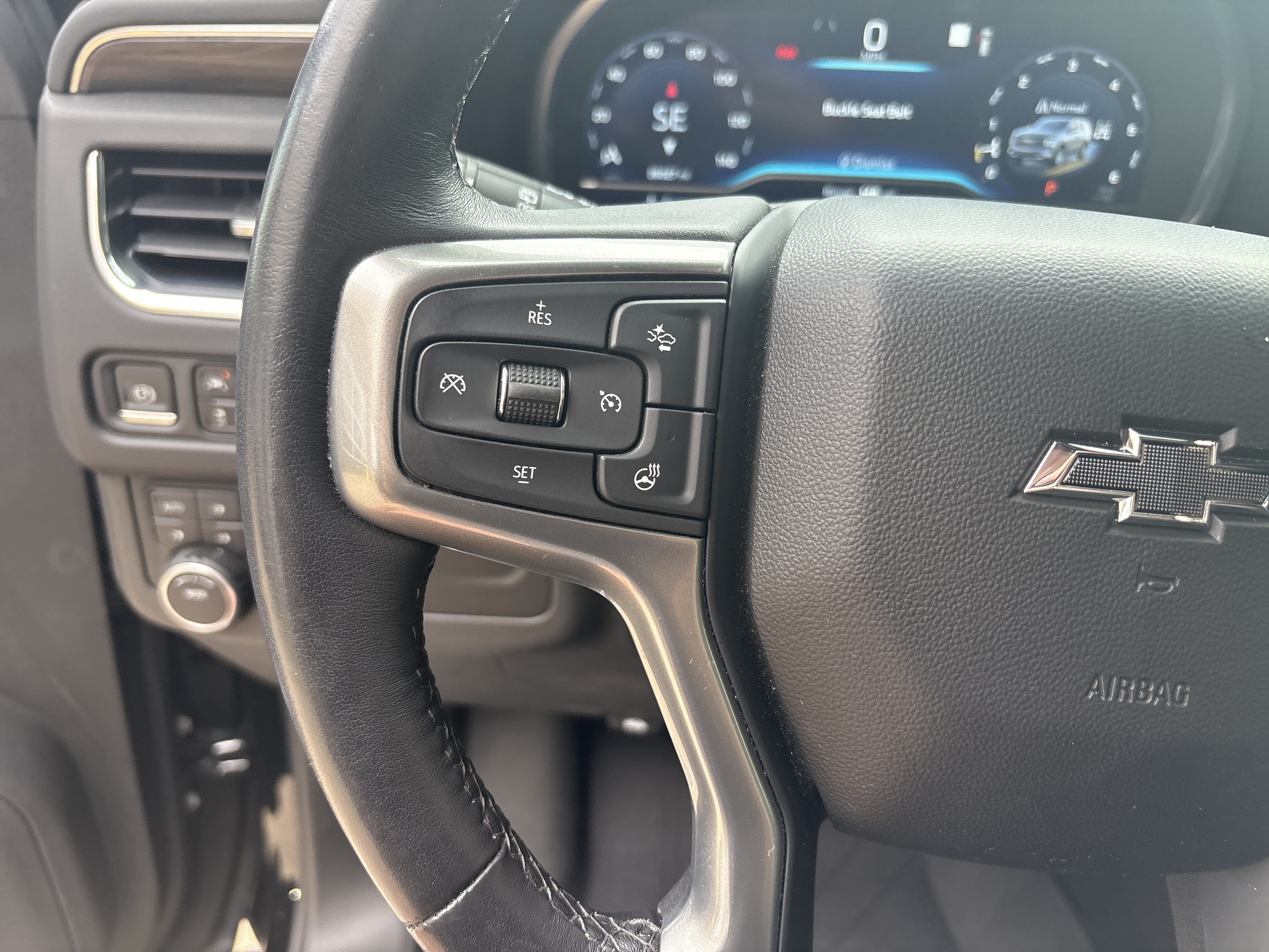 Used 2023 Chevrolet Suburban Z71 w/ Luxury Package AWD/4WD image 19