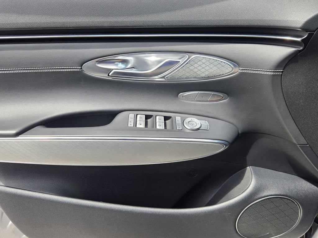 Used 2023 Genesis Electrified GV70 AWD/4WD image 28