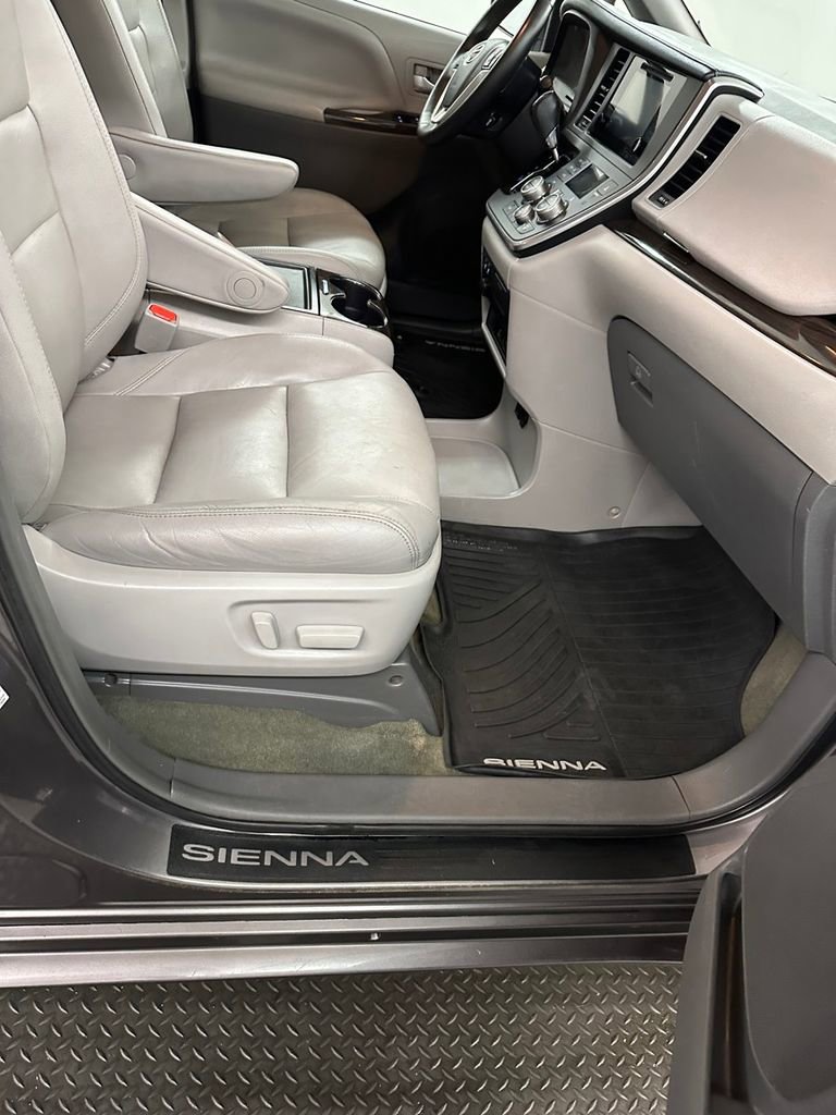 Used 2017 Toyota Sienna XLE Premium w/ Outdoor Package AWD/4WD image 39