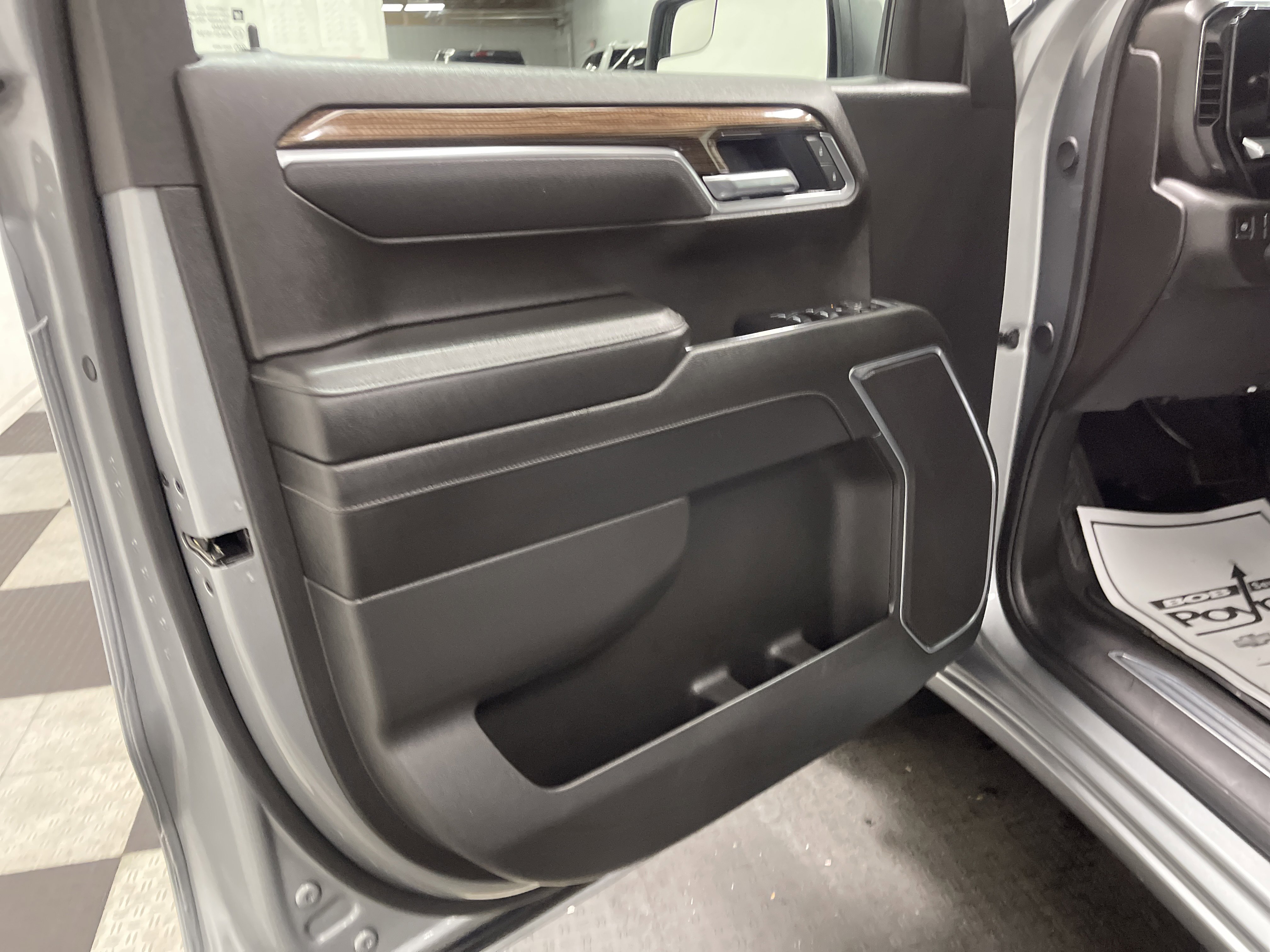 Used 2025 Chevrolet Silverado 1500 LT image 10