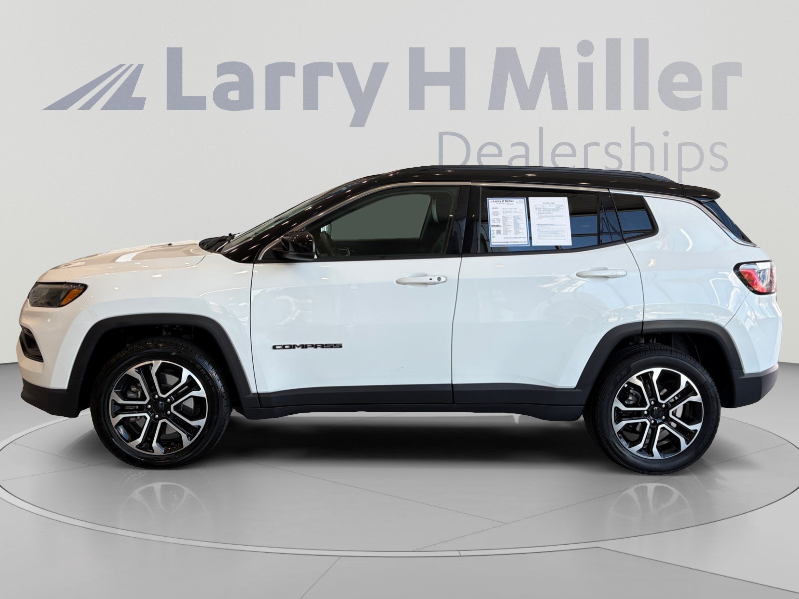 Used 2024 Jeep Compass Limited AWD/4WD image 2
