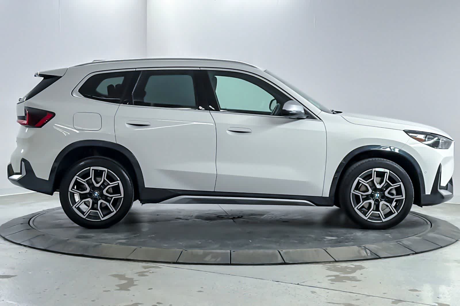 Used 2023 BMW X1 xDrive28i w/ Premium Package AWD/4WD image 8