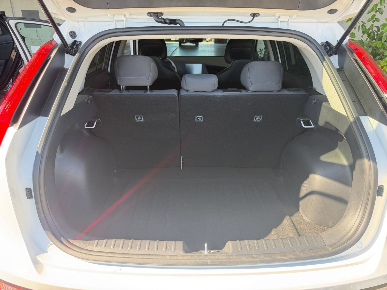 Used 2026 Kia Niro LX FWD image 31