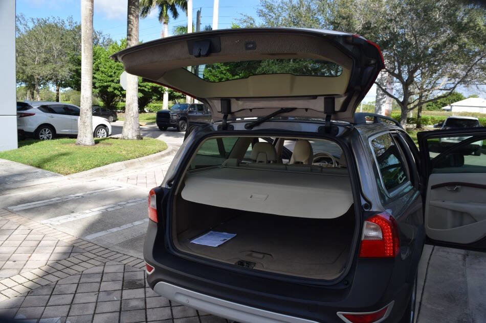 Used 2011 Volvo XC70 3.2 w/ Premium Pkg image 74