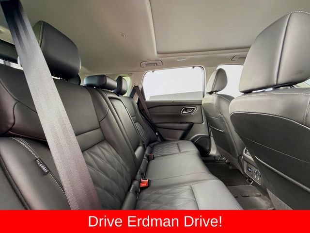 Used 2025 Nissan Rogue Platinum w/ Platinum Premium Package FWD image 28