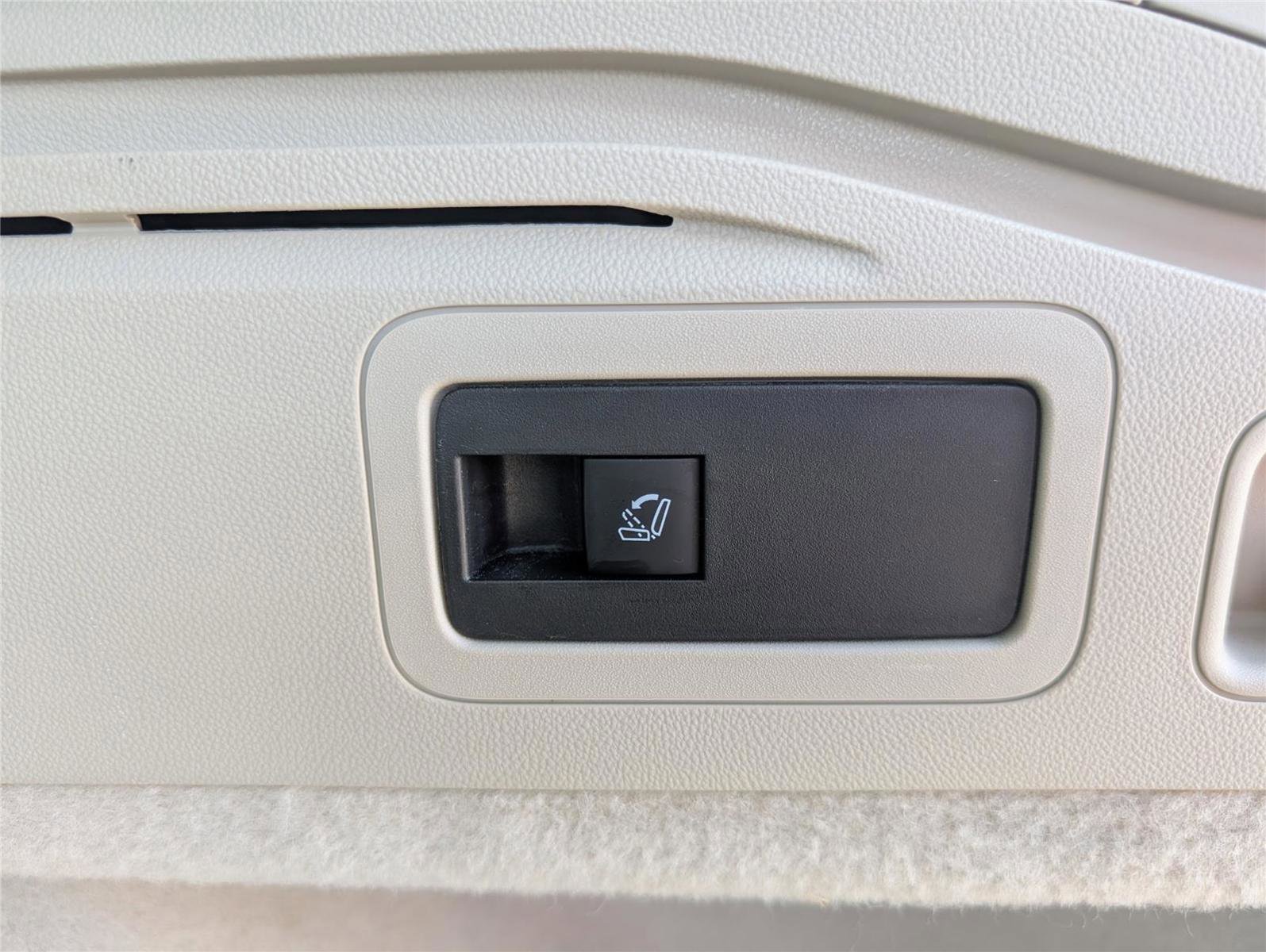 Used 2018 Buick Regal Essence w/ Driver Confidence Package #1 image 12