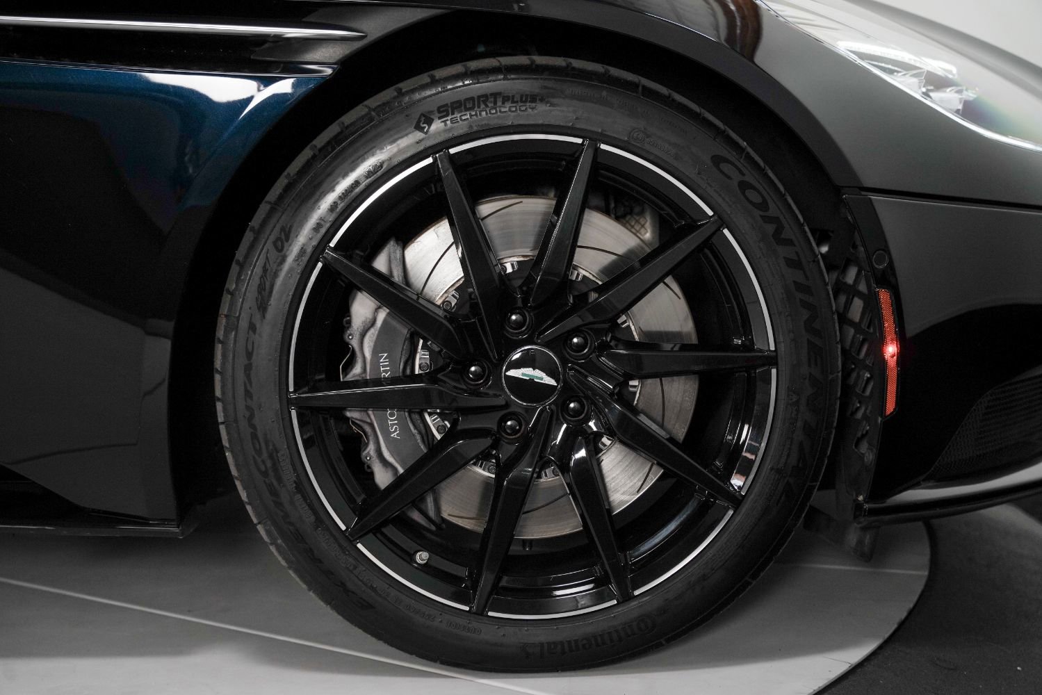 Used 2018 Aston Martin DB11 V12 image 23