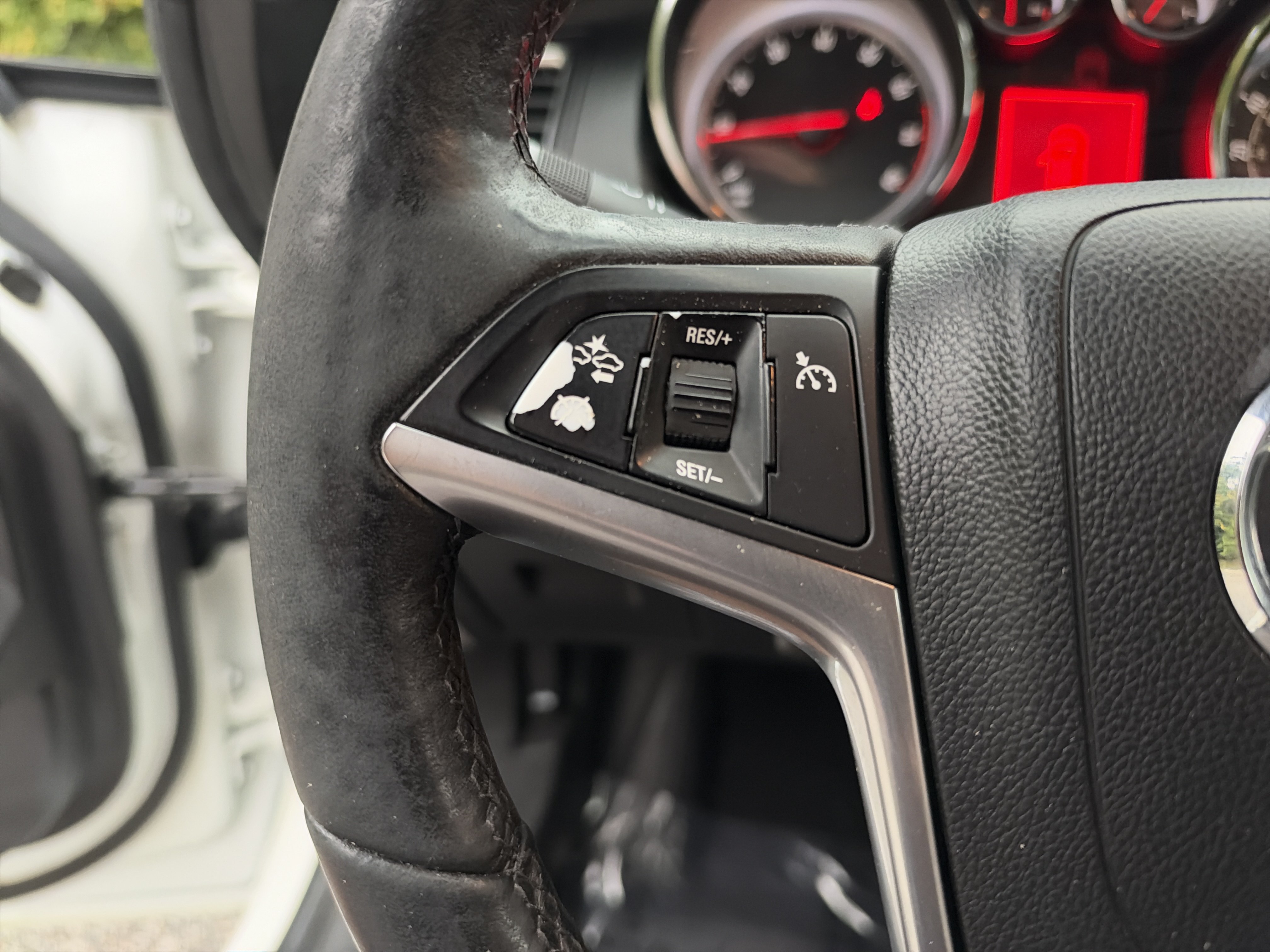 Used 2016 Buick Cascada Premium FWD image 4