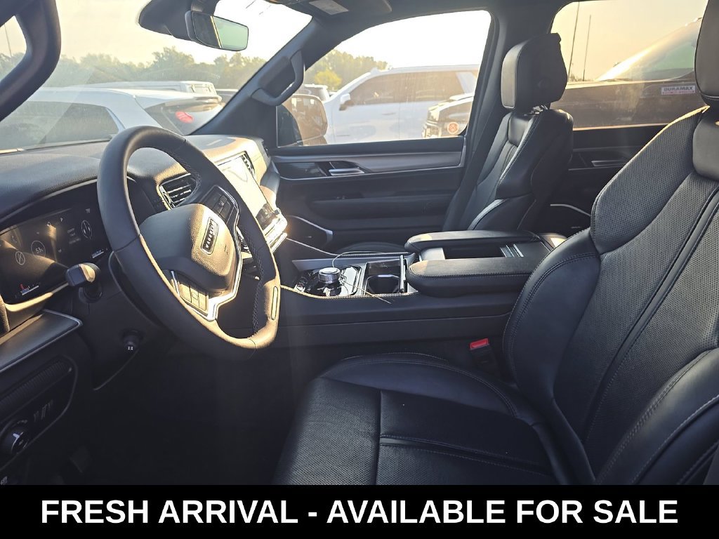 Used 2025 Jeep Wagoneer Series II AWD/4WD image 7
