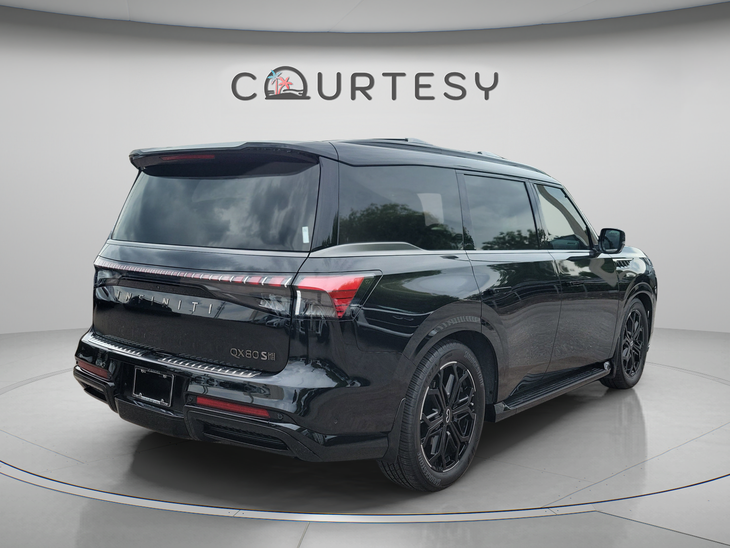Certified 2026 INFINITI QX80 4WD w/ Sport Exterior Package image 3