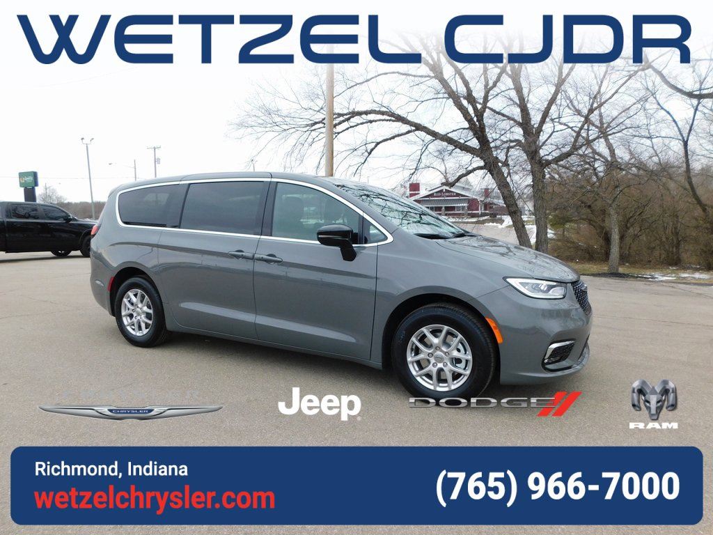 New 2025 Chrysler Pacifica Select