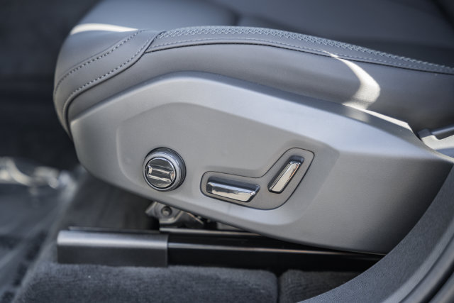 New 2027 Volvo XC60 B5 Plus AWD/4WD image 37
