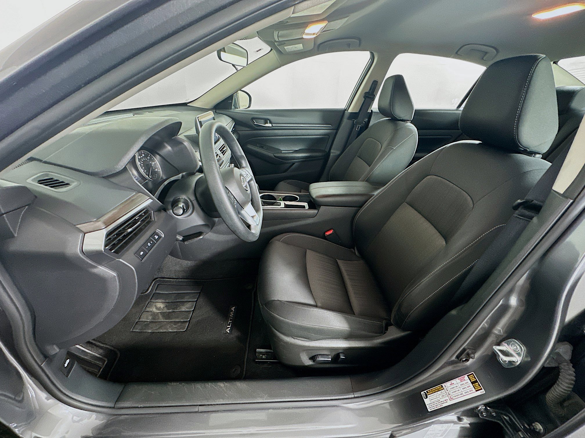 Used 2024 Nissan Altima 2.5 SV FWD image 13
