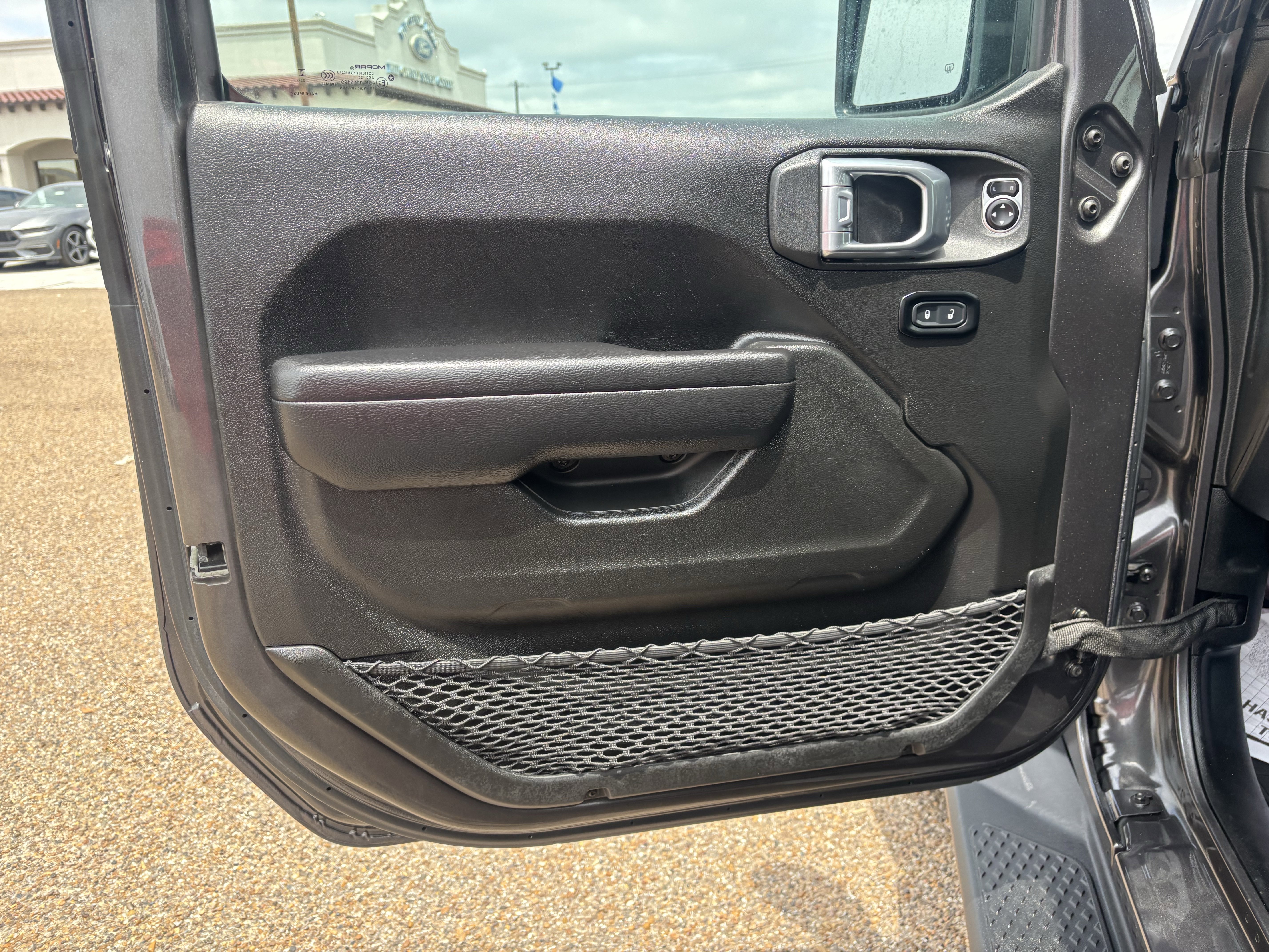 Used 2023 Jeep Gladiator Sport AWD/4WD image 9