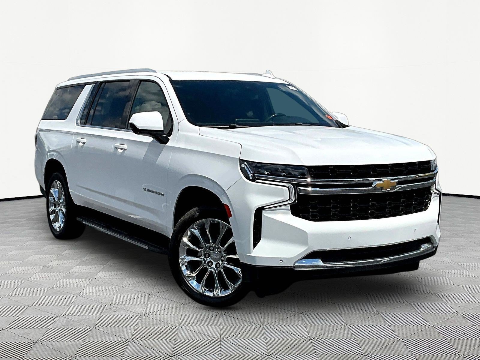 Used 2023 Chevrolet Suburban LS AWD/4WD image 3