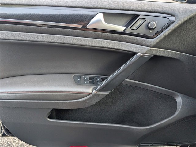 Used 2015 Volkswagen Golf 4-Door image 31