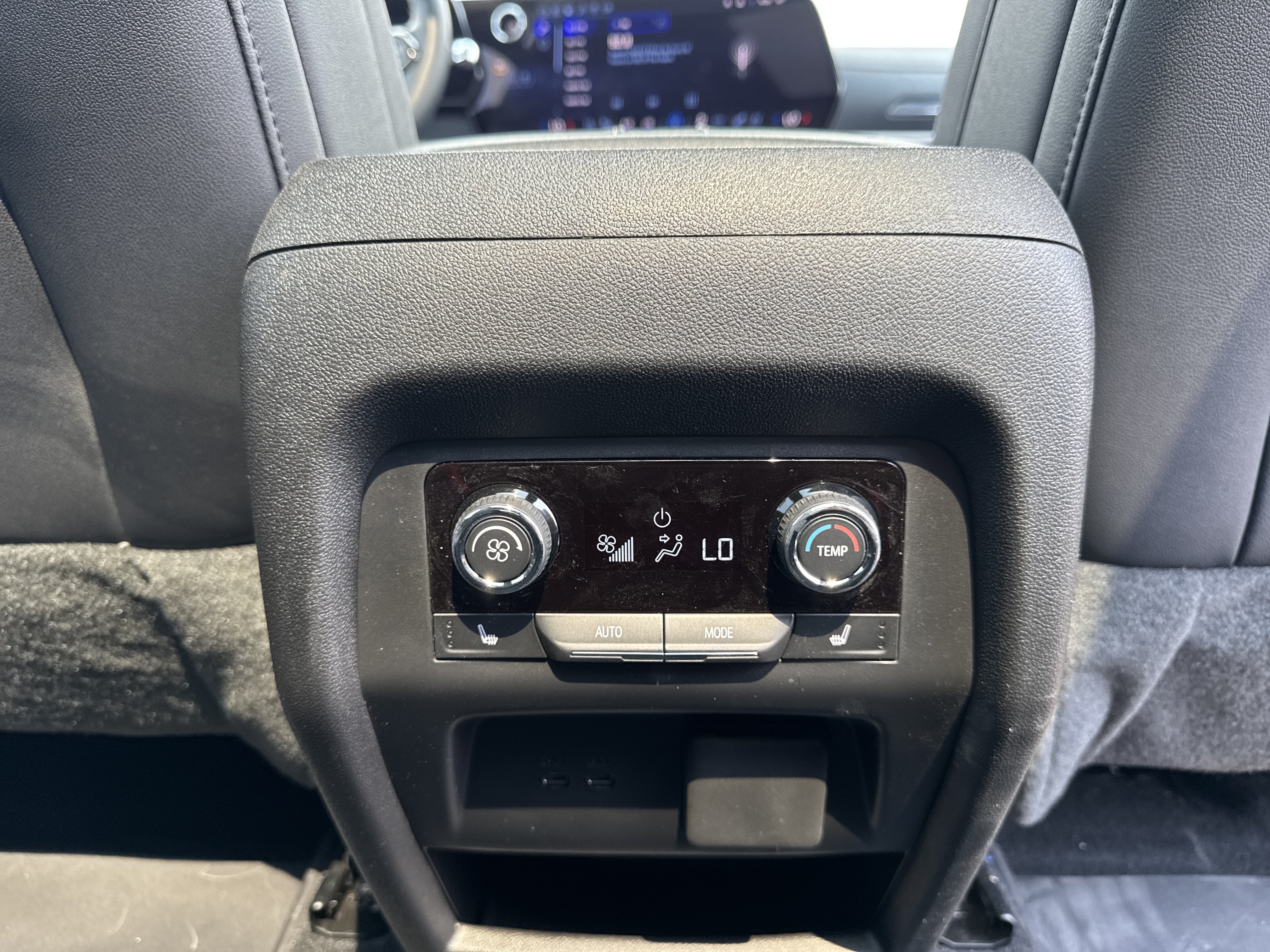 Used 2026 Chevrolet Traverse RS w/ LPO, Floor Liner Package AWD/4WD image 36