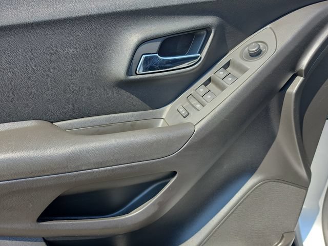 Used 2017 Chevrolet Trax LS AWD/4WD image 11