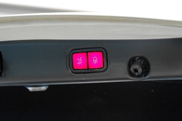 Used 2018 Mercedes-Benz E 300 image 63