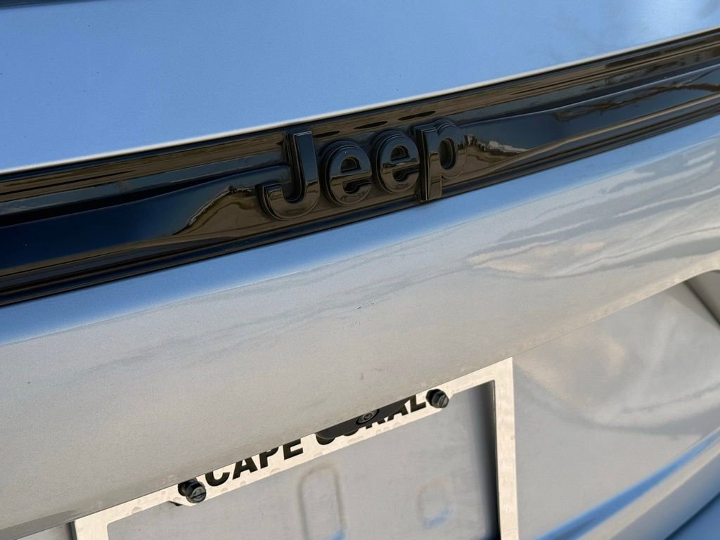 Used 2023 Jeep Grand Cherokee Altitude image 34