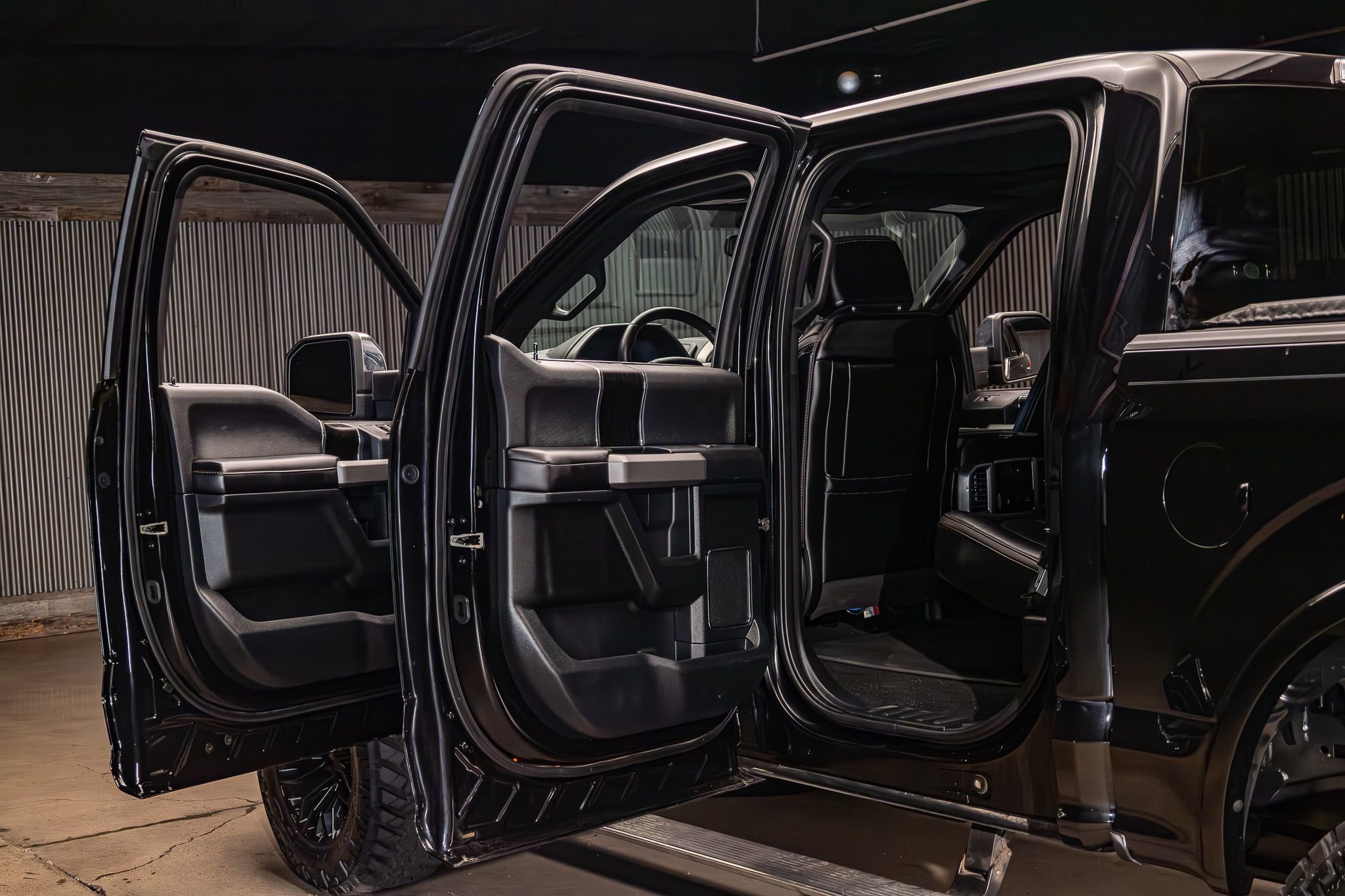 Used 2019 Ford F150 Platinum w/ Equipment Group 701A Luxury AWD/4WD image 32