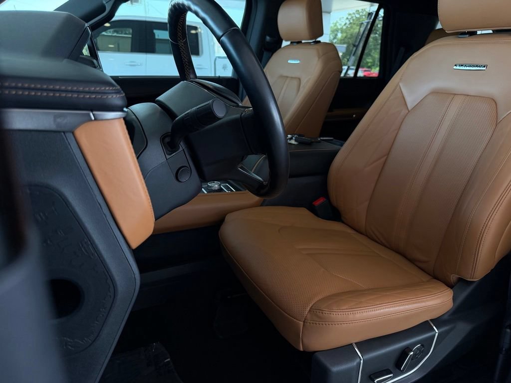 Used 2024 Ford Expedition Platinum AWD/4WD image 14