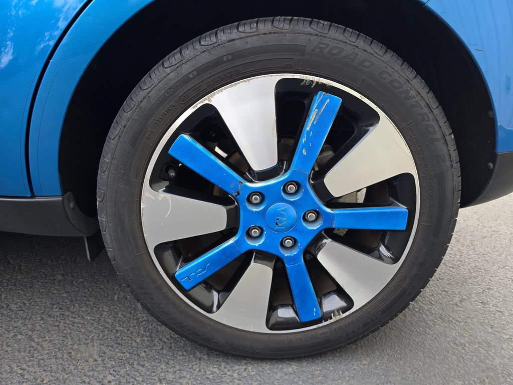 Used 2017 Kia Soul + w/ Designer's Package FWD image 6