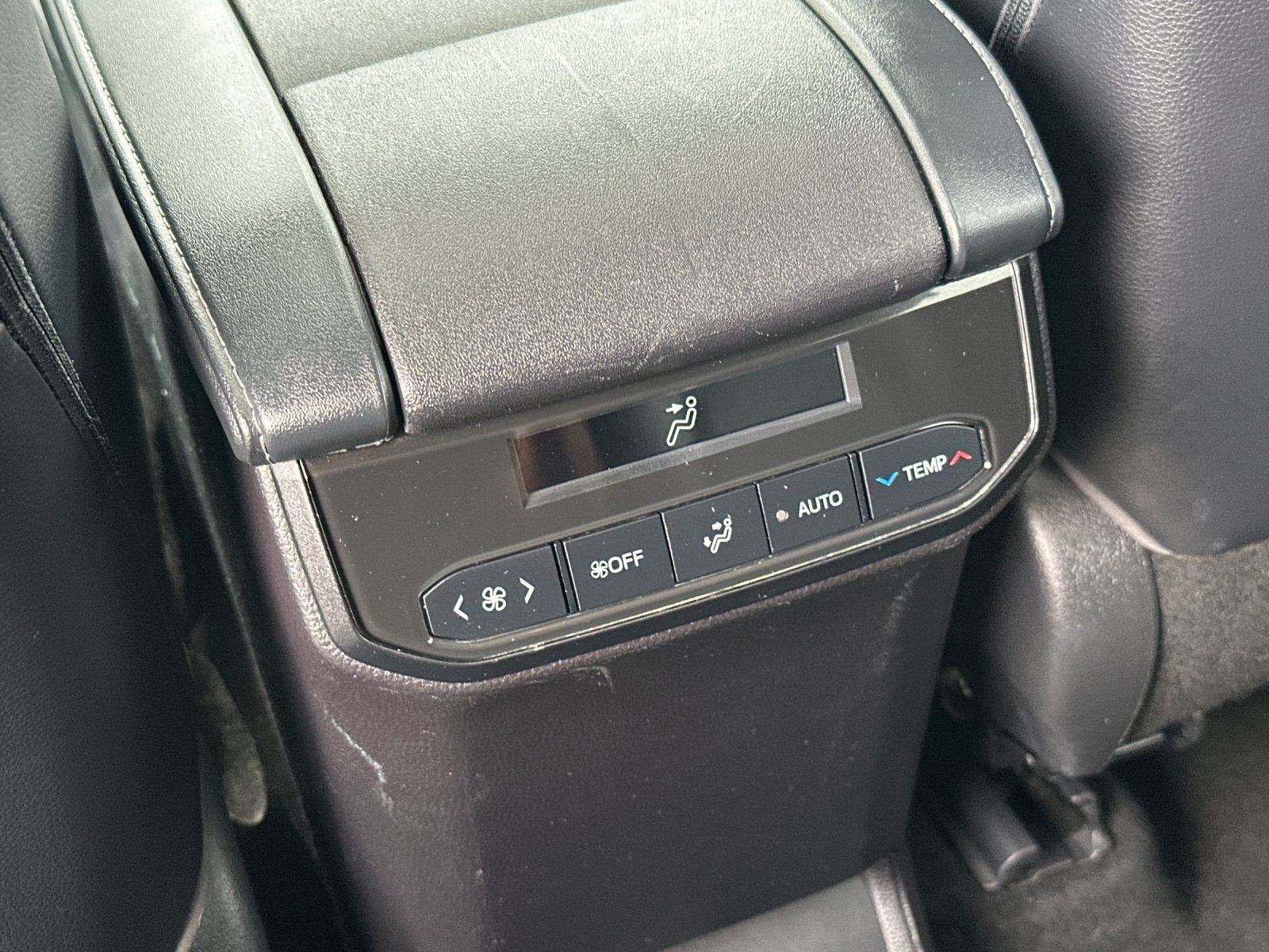 Used 2023 Toyota Highlander XLE image 15