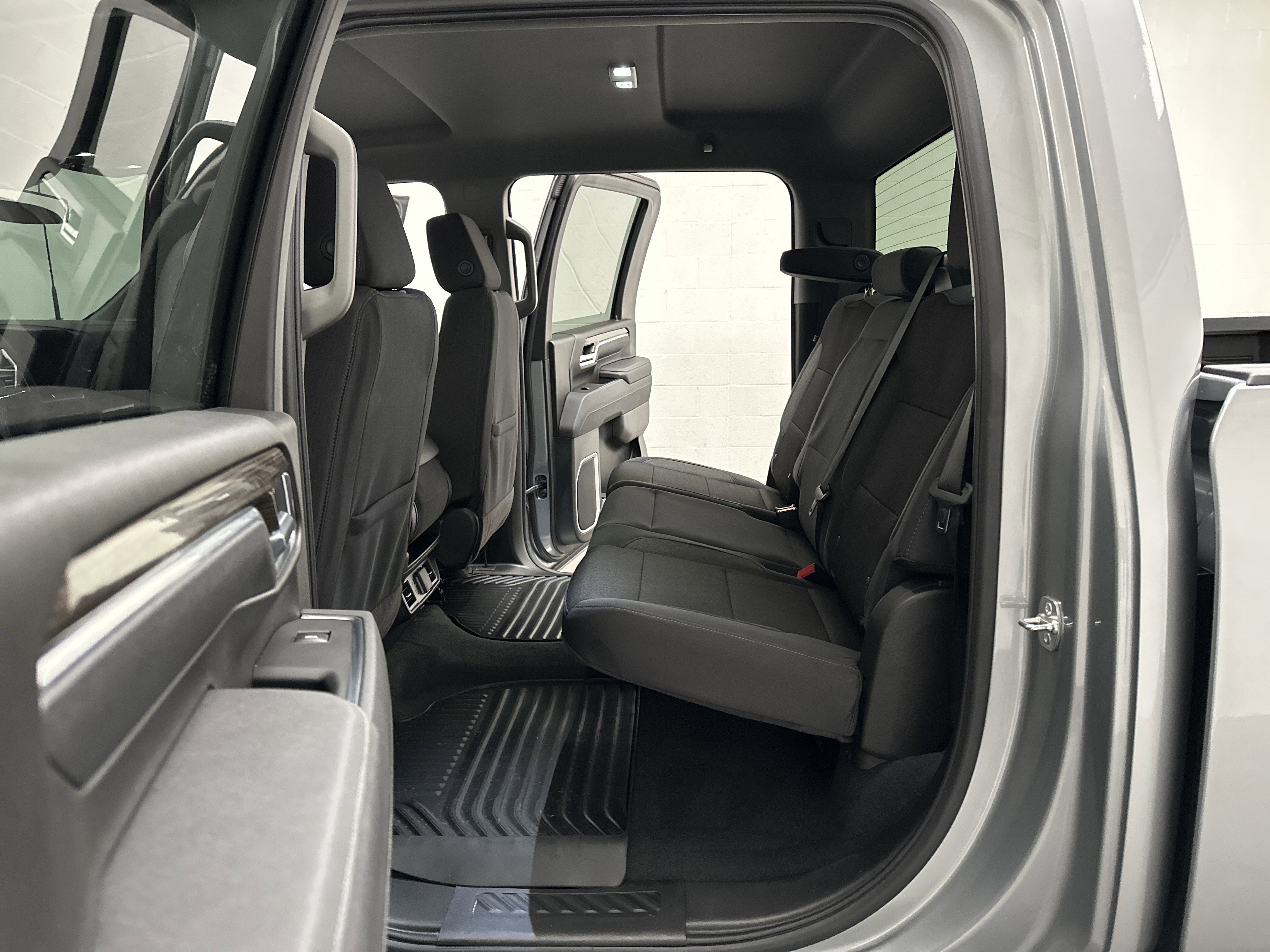 Used 2025 Chevrolet Silverado 2500 LT w/ Convenience Package image 23