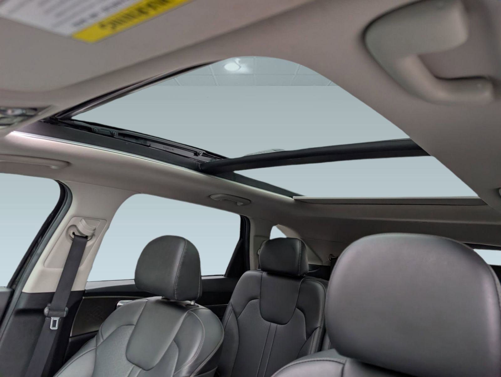 Used 2023 Kia Sorento SX image 16