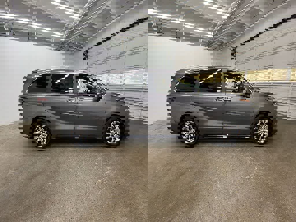 Used 2024 Toyota Sienna Platinum image 7