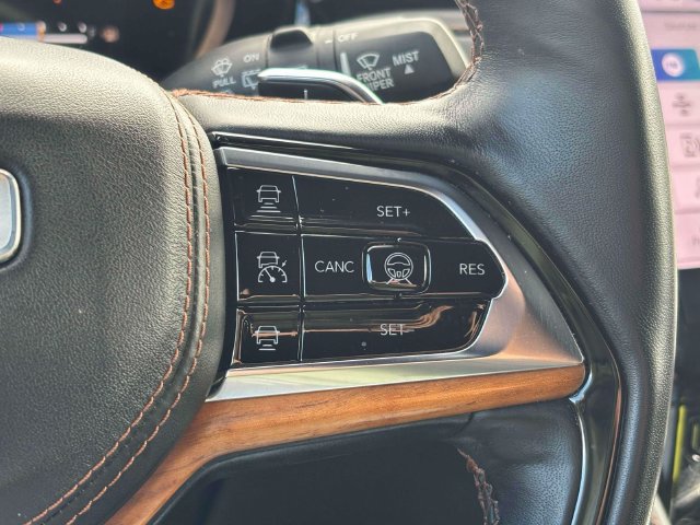 Used 2023 Jeep Grand Cherokee Summit AWD/4WD image 22